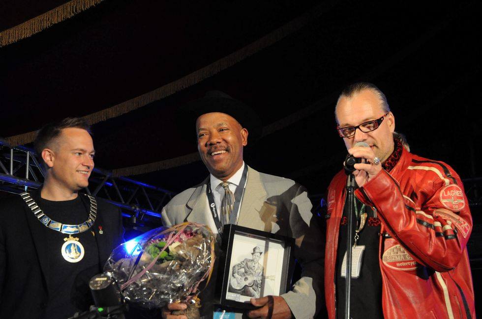 Michael receiving the Hell Blues Festival Award with the Mayor and Kjell ‘Jolly Jumper’ Brovoll, Norway 2015